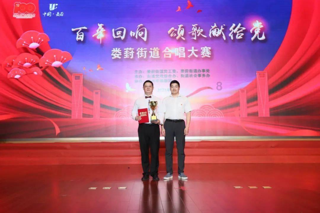 救援爱图画的男孩